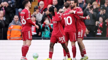 هل يكسر صاروخ سوبوسلاي الرقم التاريخي للنجم ديفيد بيكهام في الدوري الإنجليزي؟